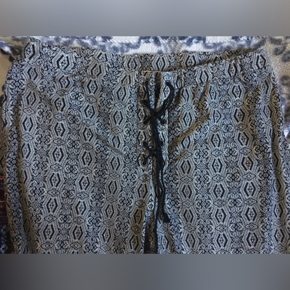 Bell Bottom Patterned Pants ✨ - Picture 2 of 6